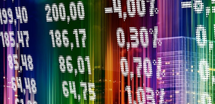 Желая заработать на бирже, горожанин перевел мошенникам почти миллион рублей