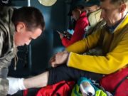 Турист с Камчатки разрубил ногу топором, его эвакуировали вертолетом Турист с Камчатки разрубил ногу топором, его эвакуировали вертолетом