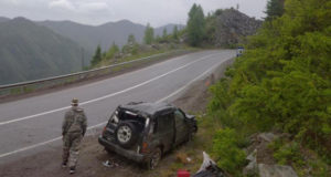 ДТП на Чике-Тамане: машина врезалась в скалу