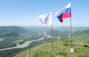 На вершине у Соузги водрузили российский триколор На вершине у Соузги водрузили российский триколор