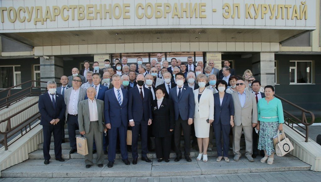 Состоялось торжественное заседание в честь 30-летия республики и 256-летия вхождения Алтая в состав России Состоялось торжественное заседание в честь 30-летия республики и 256-летия вхождения Алтая в состав России