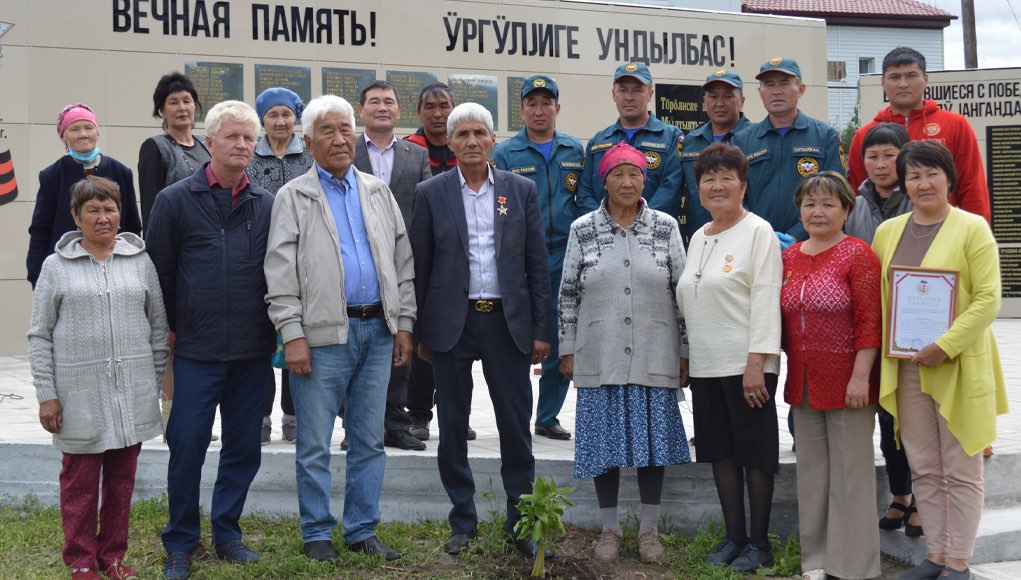 В селе Купчегень открыли обновленный памятник воинам-землякам