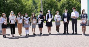 Лучшие школьники получили премии мэра Горно-Алтайска