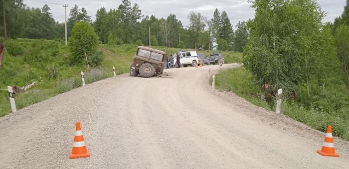 Грузовик выехал на встречку и врезался в «Тойоту». Водитель легкового автомобиля погиб