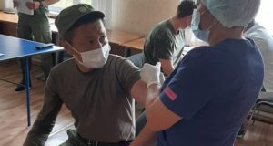 Пограничники самой отдаленной погранзаставы получили прививку от коронавируса Пограничники самой отдаленной погранзаставы получили прививку от коронавируса
