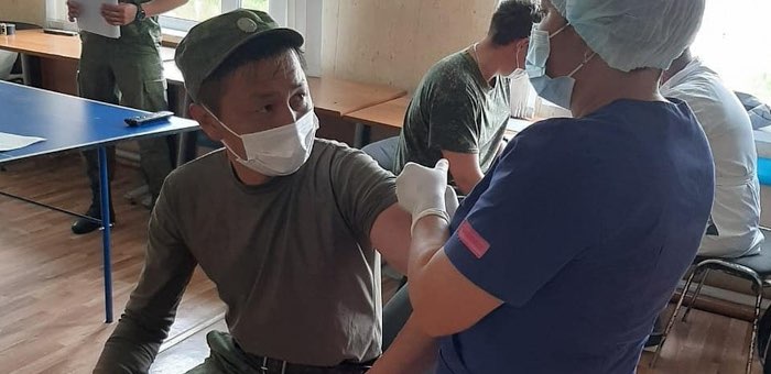 Пограничники самой отдаленной погранзаставы получили прививку от коронавируса