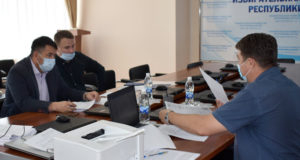 Роман Птицын сдал документы о выдвижении в избирком