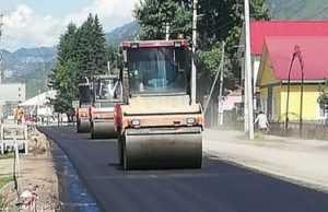 Дорожники ремонтируют подъезд к Онгудаю Дорожники ремонтируют подъезд к Онгудаю