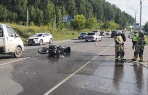 В Майме байкер врезался в поворачивавший налево автомобиль В Майме байкер врезался в поворачивавший налево автомобиль