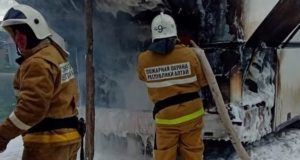 В Усть-Кане сгорел автобус В Усть-Кане сгорел автобус