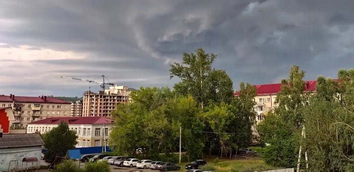 На Алтае сохраняется жаркая погода с кратковременными дождями и грозами