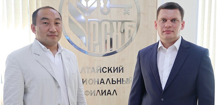Руководитель Алтайского филиала РСХБ обсудил перспективы расширения банковских услуг с главой Усть-Канского района