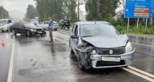 Торопился проехать: на перекрестке возле моста через Катунь столкнулись автомобили Торопился проехать: на перекрестке возле моста через Катунь столкнулись автомобили