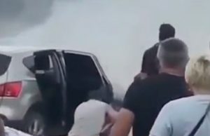При подъеме на Семинский перевал загорелась машина При подъеме на Семинский перевал загорелась машина