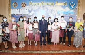 Олег Хорохордин поздравил выпускников, получивших лучшие результаты на ЕГЭ