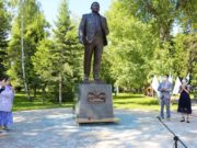 Памятник Валерию Чаптынову открыли в Горно-Алтайске Памятник Валерию Чаптынову открыли в Горно-Алтайске