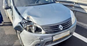 На Чуйском тракте в Рыбалке автомобили не поделили полосу На Чуйском тракте в Рыбалке автомобили не поделили полосу