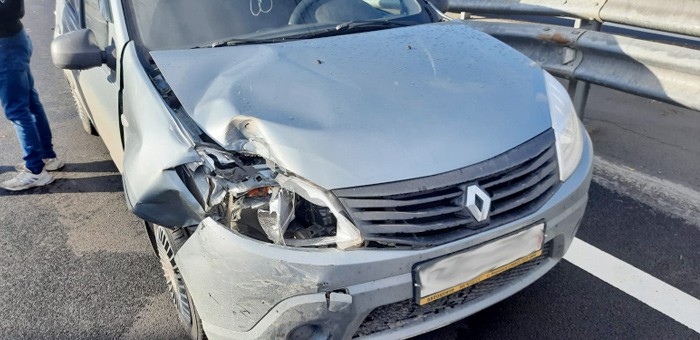 На Чуйском тракте в Рыбалке автомобили не поделили полосу