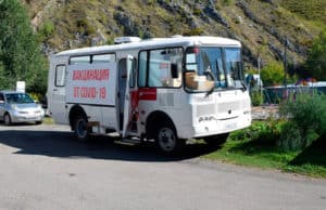 В микрорайонах Горно-Алтайска продолжает работу мобильный пункт вакцинации