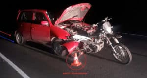 Нетрезвая жительница Онгудая без прав на Mazda Demio ночью врезалась в мотоцикл