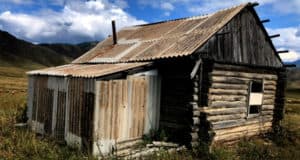 Трое собутыльников на стоянке зверски убили гостя Трое собутыльников на стоянке зверски убили приехавшего к ним гостя