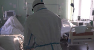 Заболеваемость ковидом сокращается, но «тяжелых пациентов» все так же много