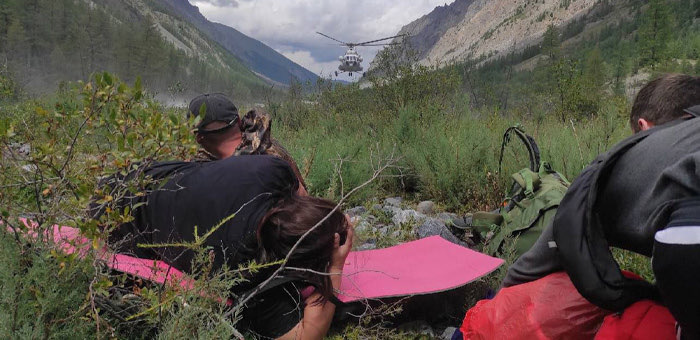 Туристка из Новосибирска травмировала ногу в горах, ее эвакуировали вертолетом