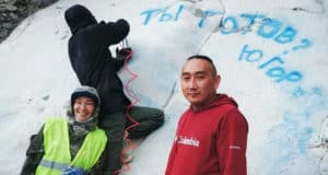 «Самый знаменитый камень» от надписи очистили, «писателей» оштрафовали «Самый знаменитый камень» от надписи очистили, «писателей» оштрафовали
