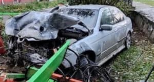 Водитель BMW «потерпел крушение» на детской площадке и сбежал с места ДТП, бросив машину Водитель BMW «потерпел крушение» на детской площадке и сбежал с места ДТП, бросив машину