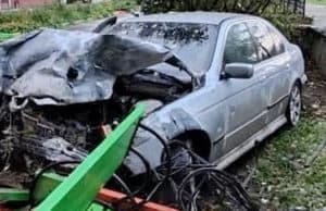 Водитель BMW «потерпел крушение» на детской площадке и сбежал с места ДТП, бросив машину Водитель BMW «потерпел крушение» на детской площадке и сбежал с места ДТП, бросив машину