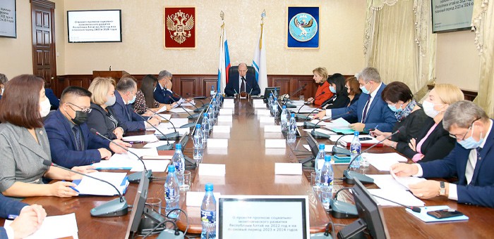 Два сценария. Министр представил прогноз социального-экономического развития