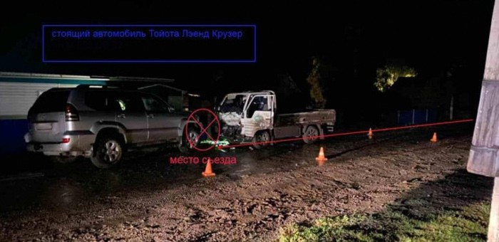В селе Белый-Ануй нетрезвый молодой человек врезался в припаркованный Land Cruiser