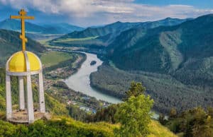 Пожарные помогли спуститься с горы Обзорной трем заблудившимся женщинам Пожарные помогли спуститься с горы Обзорной трем заблудившимся женщинам