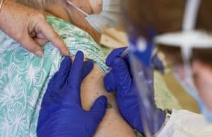 100-летняя жительница Турочакского района получила прививку от коронавируса 100-летняя жительница Турочакского района получила прививку от коронавируса