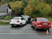 Уходил от столкновения и спровоцировал ДТП с участием трех автомобилей