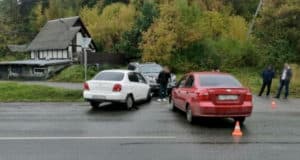 Уходил от столкновения и спровоцировал ДТП с участием трех автомобилей