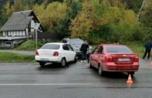 Уходил от столкновения и спровоцировал ДТП с участием трех автомобилей Уходил от столкновения и спровоцировал ДТП с участием трех автомобилей