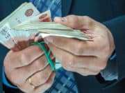 Прекращены дела двух бизнесменов, давших взятки министру здравоохранения Прекращены дела двух бизнесменов, давших взятки министру здравоохранения