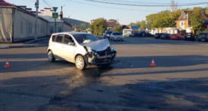 На перекрестке у старого музея столкнулись автомобили