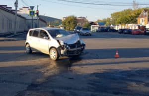 На перекрестке у старого музея столкнулись автомобили На перекрестке у старого музея столкнулись автомобили
