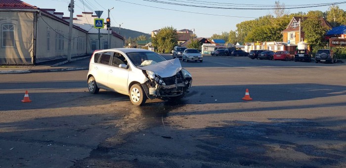 На перекрестке у старого музея столкнулись автомобили