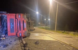 Грузовой автомобиль перевернулся в Камлаке, водитель погиб Грузовой автомобиль перевернулся в Камлаке, водитель погиб