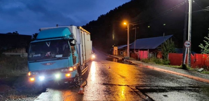 Пьяный велосипедист рано утром попал под колеса автомобиля в Кызыл-Озеке