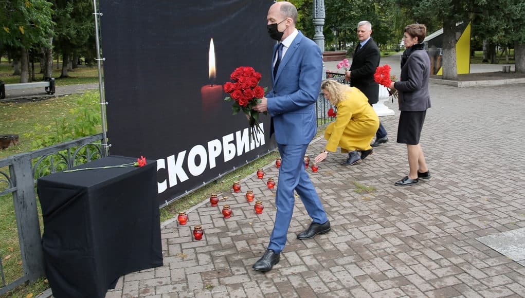 В Республике Алтай почтили память погибших в Пермском университете В Республике Алтай почтили память погибших в Пермском университете