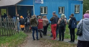 Специалисты Роспотребнадзора разогнали очередь за проездными Специалисты Роспотребнадзора разогнали очередь за проездными