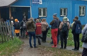 Специалисты Роспотребнадзора разогнали очередь за проездными Специалисты Роспотребнадзора разогнали очередь за проездными