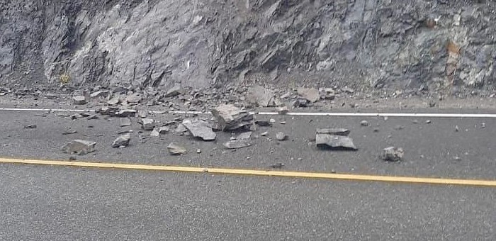 В Онгудайском районе камнепад повредил автомобиль