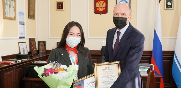 Олег Хорохордин встретился с призером чемпионата Европы по профмастерству Анжелой Калановой