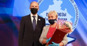 В Горном Алтае отметили столетие профсоюзного движения В Горном Алтае отметили столетие профсоюзного движения