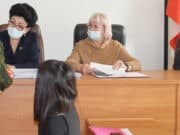 Опекуна несовершеннолетней драчуньи оштрафовали на крупную сумму